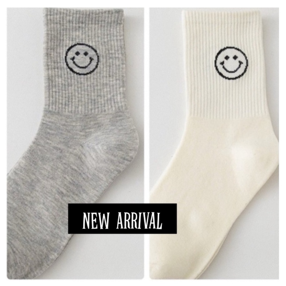 New Women's Trendy Smiley Face Crew
Socks (2 Pairs Total)